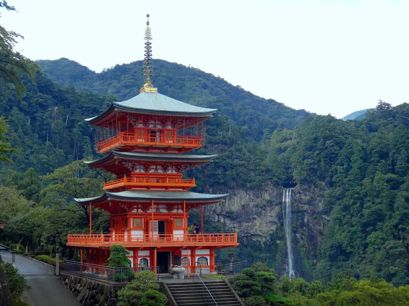 Nachi Taisha red pagoda with waterfall behind, kumano kodo